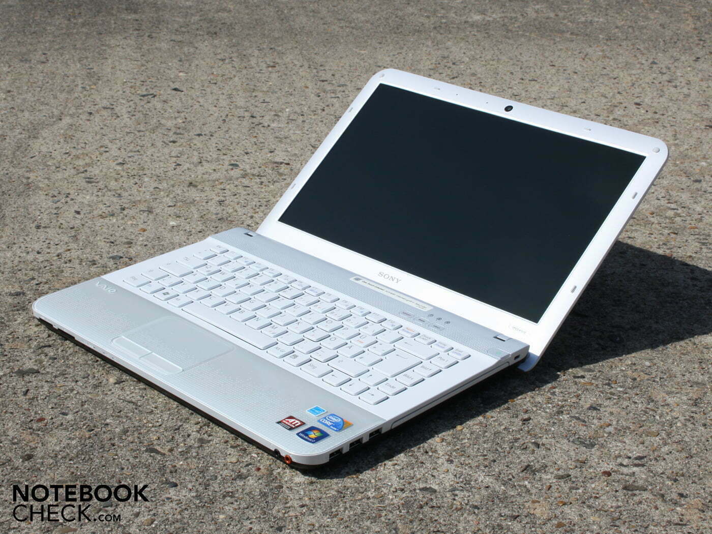 Laptop Reviews - Sony Vaio VPCZ116GX-S thirteen.Three-Inch Laptop 1